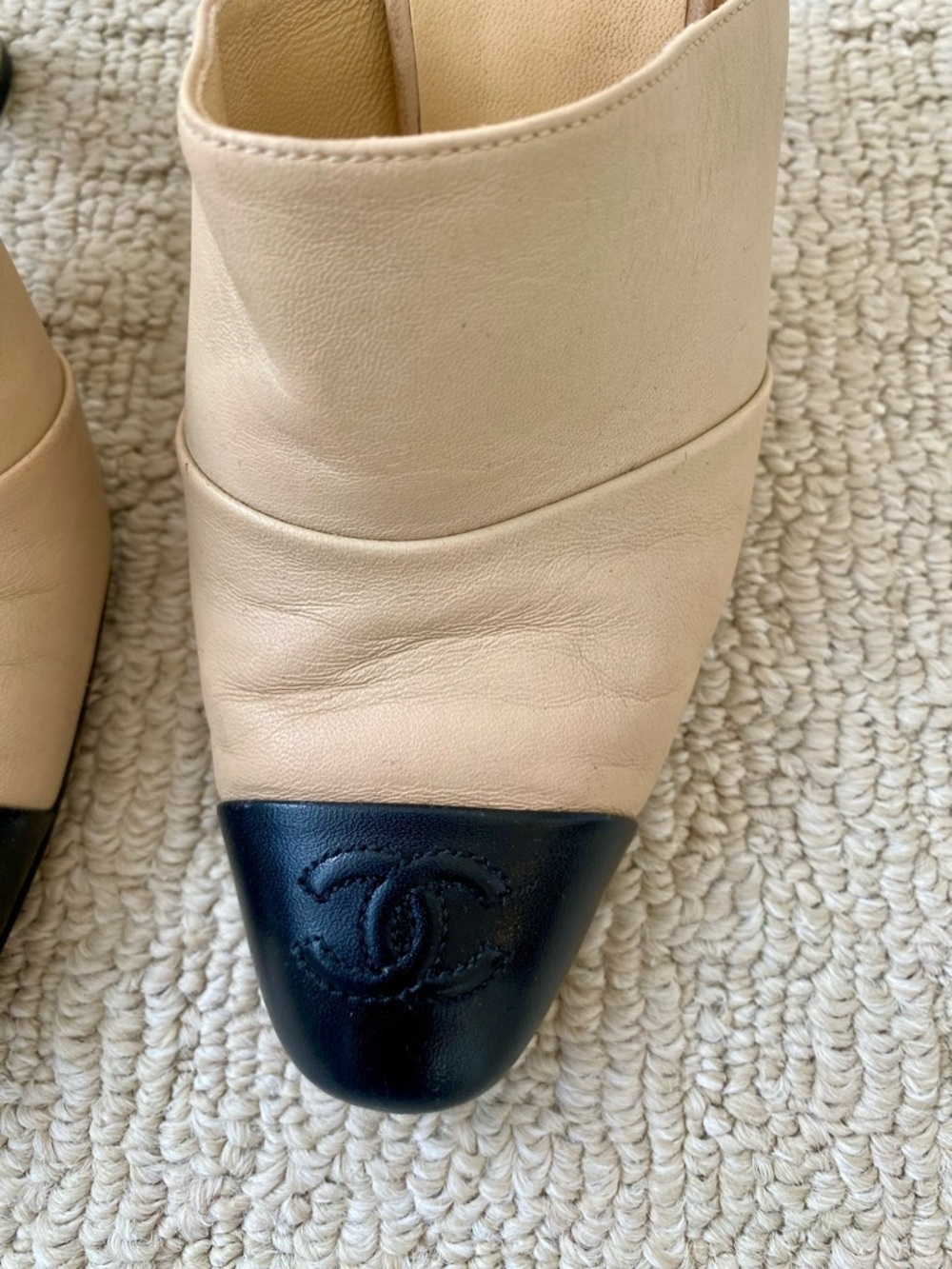 CHANEL Two-Tone Beige and Black Cap-Toe Mule Heels - size 7 1/2 - Picture 11 of 12
